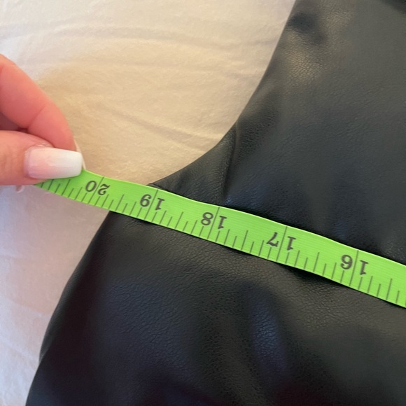 Abercrombie and Fitch Vegan Leather Ultra Puffer vest black small oversized fit - Picture 8 of 10